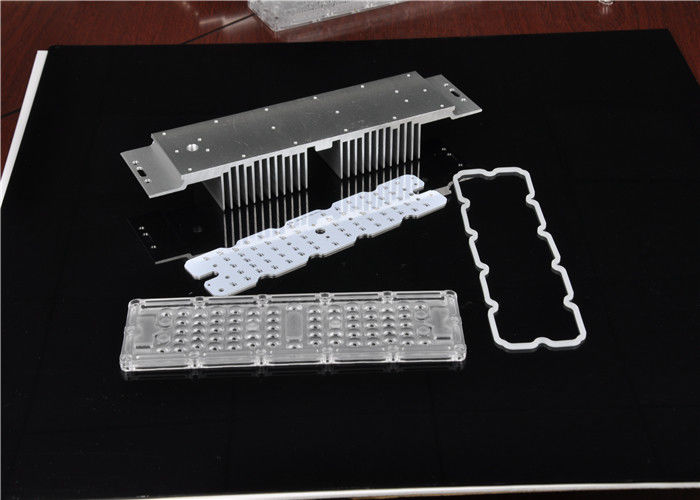 Type rectangulaire lentille de la puissance élevée LED, haute lentille de lumière de baie de 60 degrés LED avec le radiateur